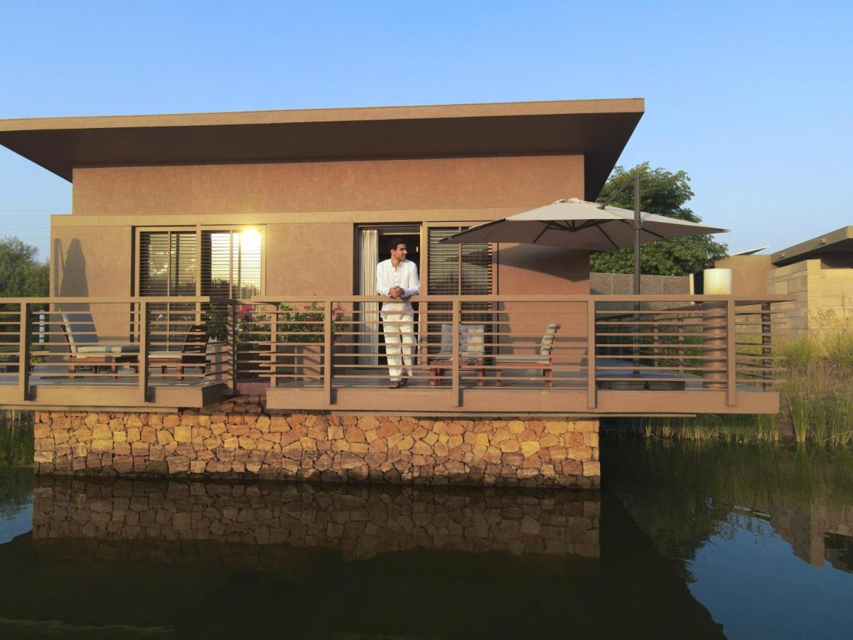 Life At Repose- Lake Villas Resort & Club Chor Warodra Bagian luar foto