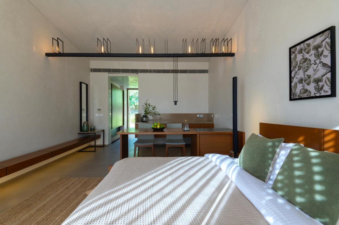 Life At Repose- Lake Villas Resort & Club Chor Warodra Bagian luar foto