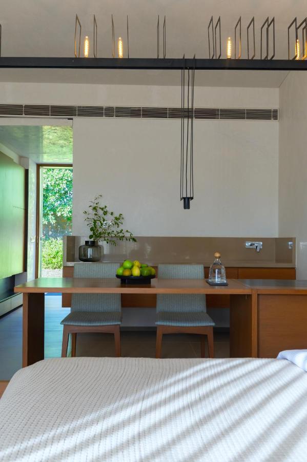 Life At Repose- Lake Villas Resort & Club Chor Warodra Bagian luar foto