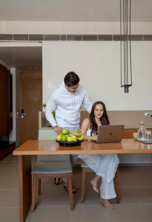Life At Repose- Lake Villas Resort & Club Chor Warodra Bagian luar foto