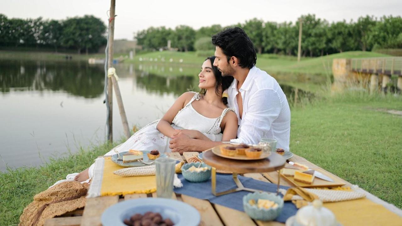 Life At Repose- Lake Villas Resort & Club Chor Warodra Bagian luar foto