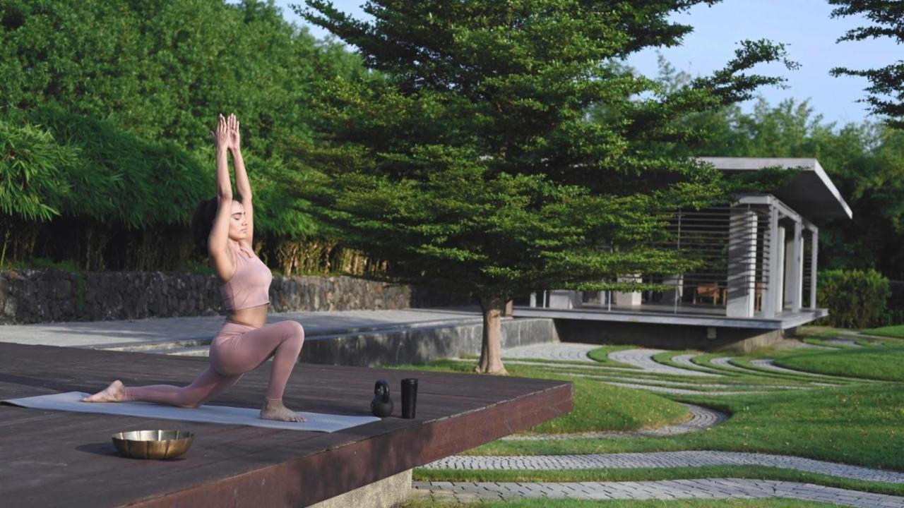 Life At Repose- Lake Villas Resort & Club Chor Warodra Bagian luar foto